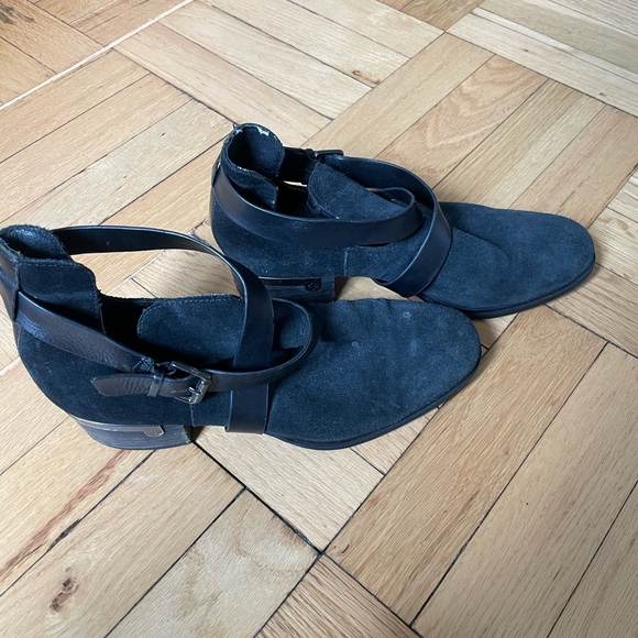 Isola black velvet ankle boots with straps - Picture 4 of 4